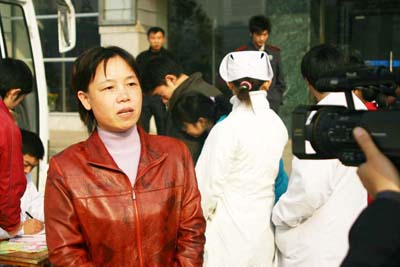 我院医务人员踊跃无偿献血