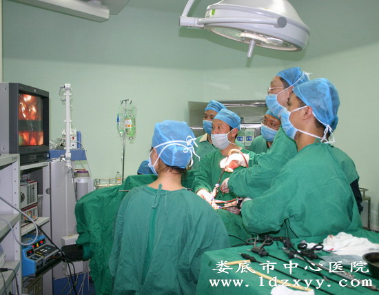 全市首例后腹腔镜下根治性左肾切除术在我院成功开展