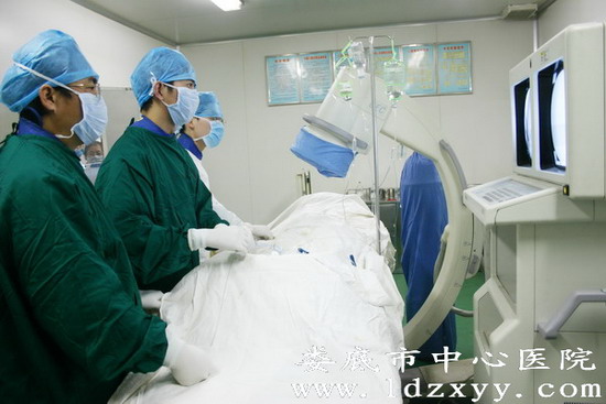 全市首例经桡动脉冠脉造影术在我院成功开展