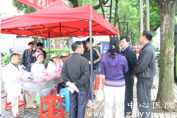 我院积极参加“红十字博爱周”活动