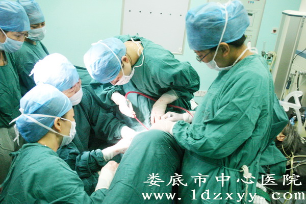 老太盆腔器官膨出 专家巧安“吊床”托回