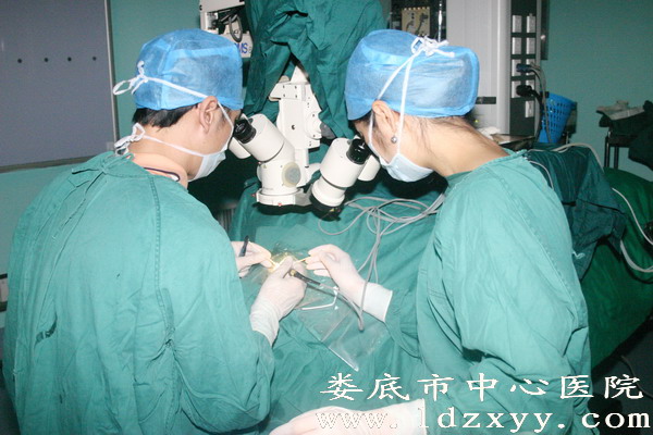 免费手术让九旬老人重见光明