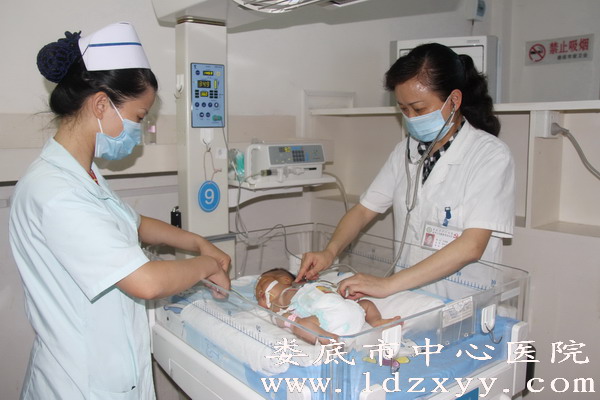 专家32小时全力救治出生4小时婴儿喜获新生