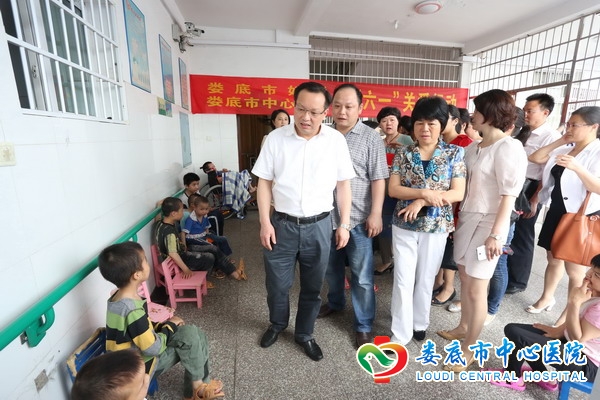 我院与市妇联联合开展关爱福利院儿童活动