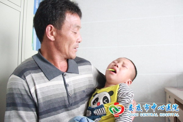 十厘米钩鞋针，刺穿口鼻插入4岁男童颅内