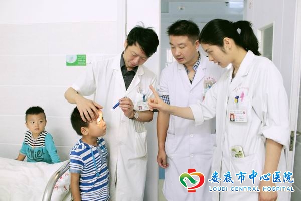 竹签插入幼童眼睛专家艺高妙手取出