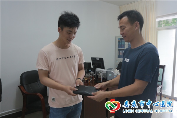 医务人员拾金不昧万元财物归还失主