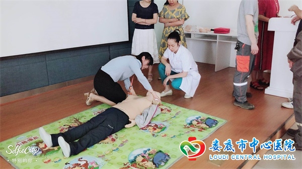 全民学急救共创文明城