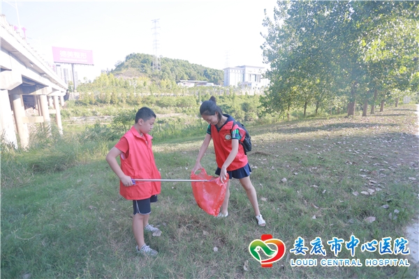 我院职工子弟开展学雷锋志愿进社区活动