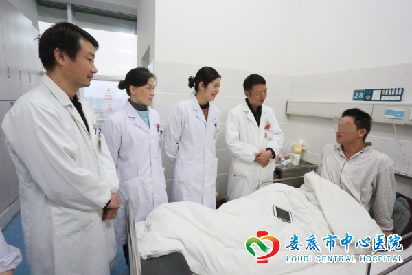 肿瘤藏身眼眶意外“曝光”专家妙手摘除不留“痕迹”
