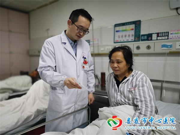 娄底：6cm钢针扎进一女士大腿取出时已锈迹斑斑
