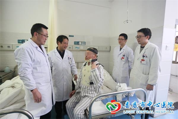 颈椎骨折四个月难愈合3D打印助力专家解决“头等大事”