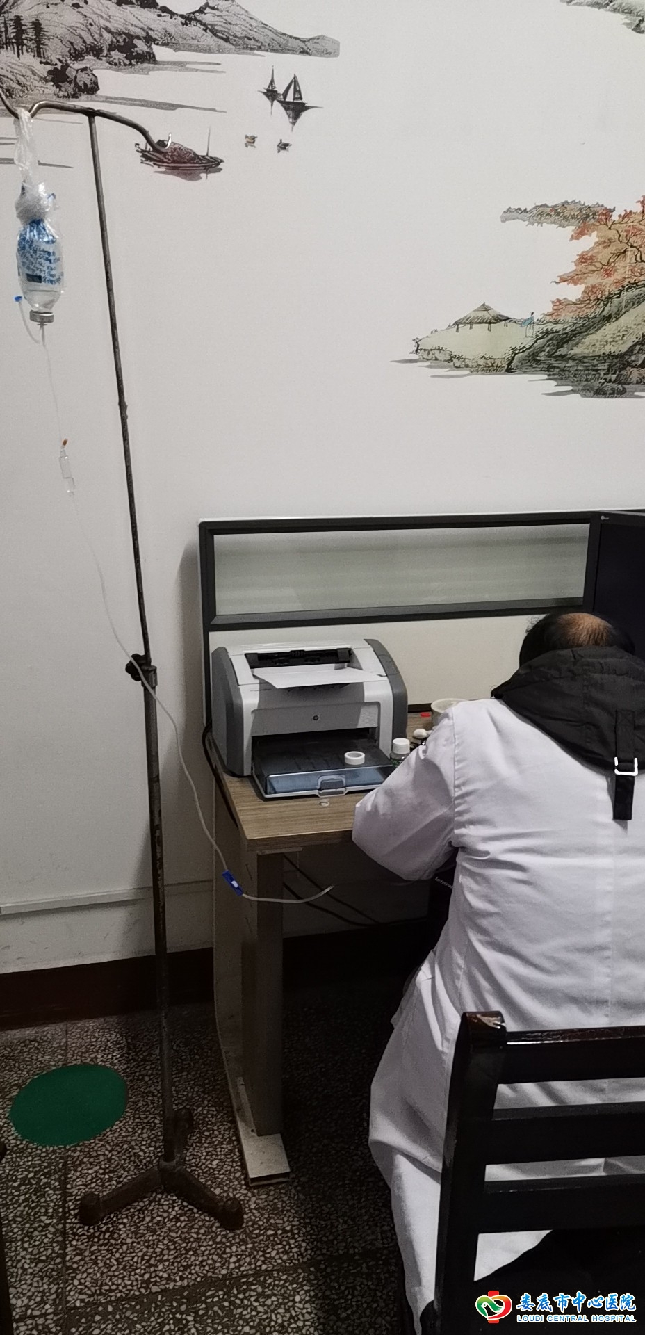 打着吊瓶的阅片大师