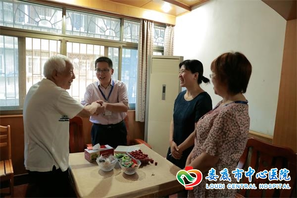 我院“七一”前夕慰问离退休老党员