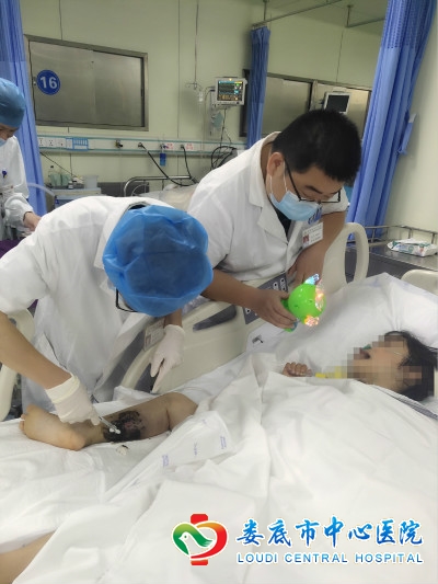 七岁女童被蛇咬危在旦夕，我院专家通宵奋战成功抢救