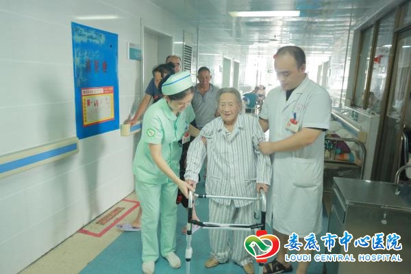 百岁老人骨折我院专家妙手“修复”