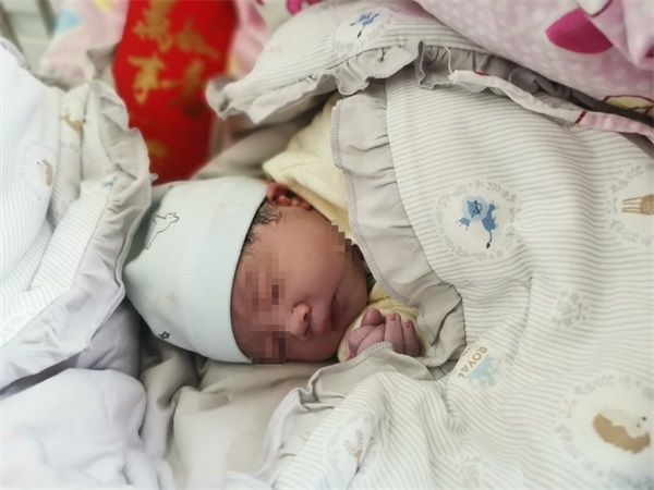 娄底48岁“高龄妈妈”试管助孕诞下二胎宝宝