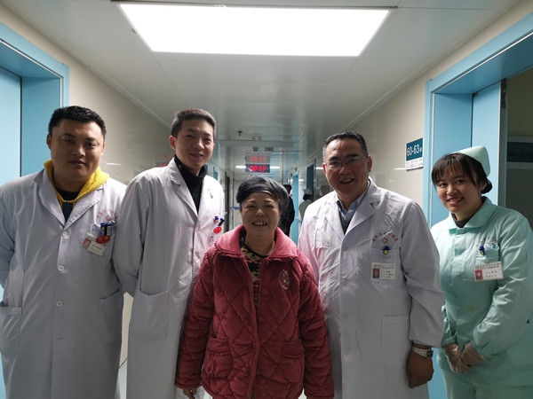 四管齐下十余年“积脓石肾”终治愈