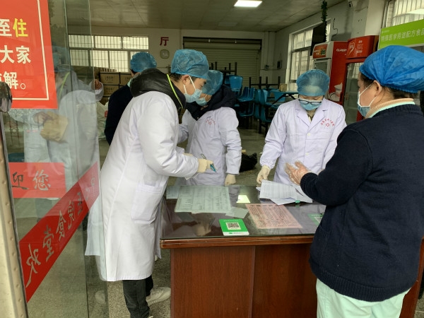 我院为职工免费发放新冠肺炎预防用中药