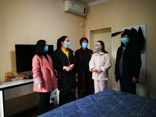我院领导探望慰问在抗疫一线受伤的职工