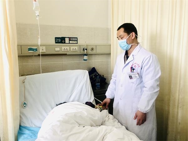七旬老人便血如注我院内痔硬化术轻松解决
