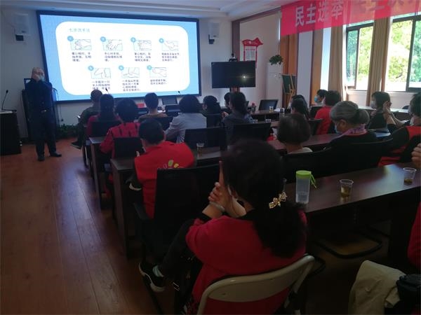 健康大讲堂走进街心社区