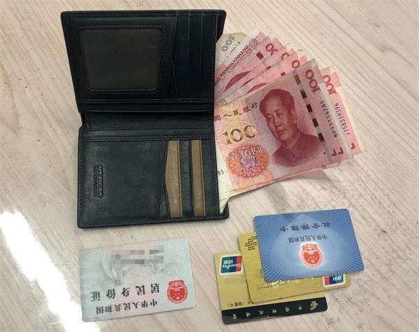我院儿科护士拾金不昧获点赞