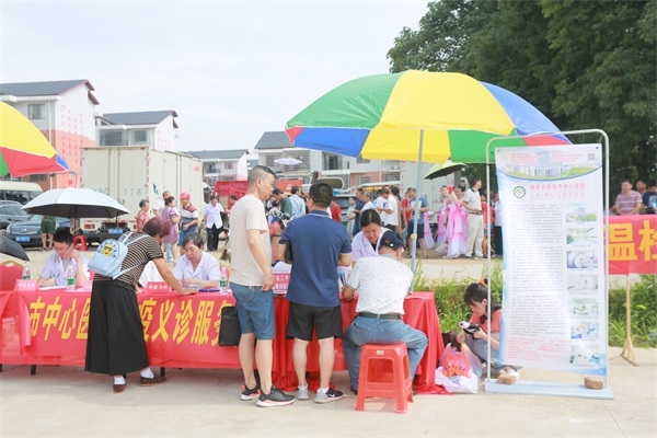 我院移动三甲诊室走进新化曹家镇