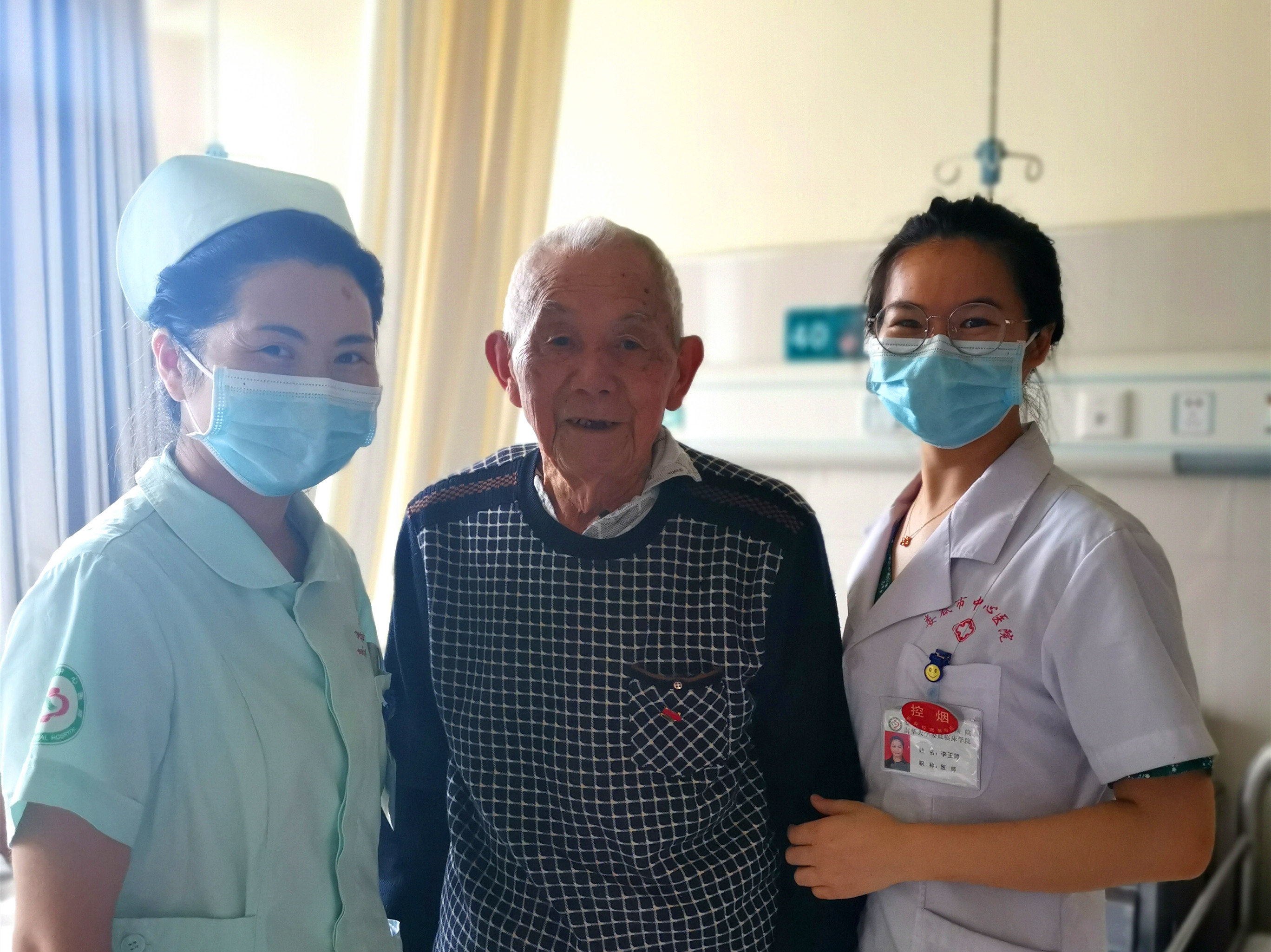 三位耄耋老人被血尿困扰专家精准治疗病房话健康