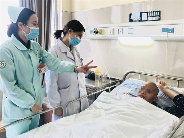 一根饲管护尊严人文关怀暖人心