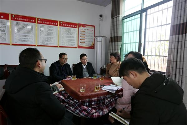 我院节前深入扶贫点走访慰问