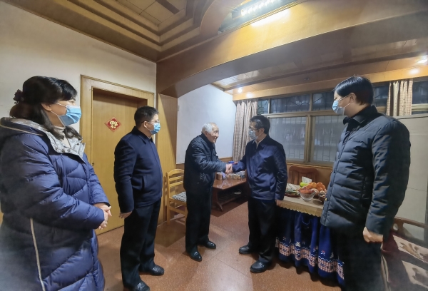 市政府领导慰问我院离休老干部姚增力