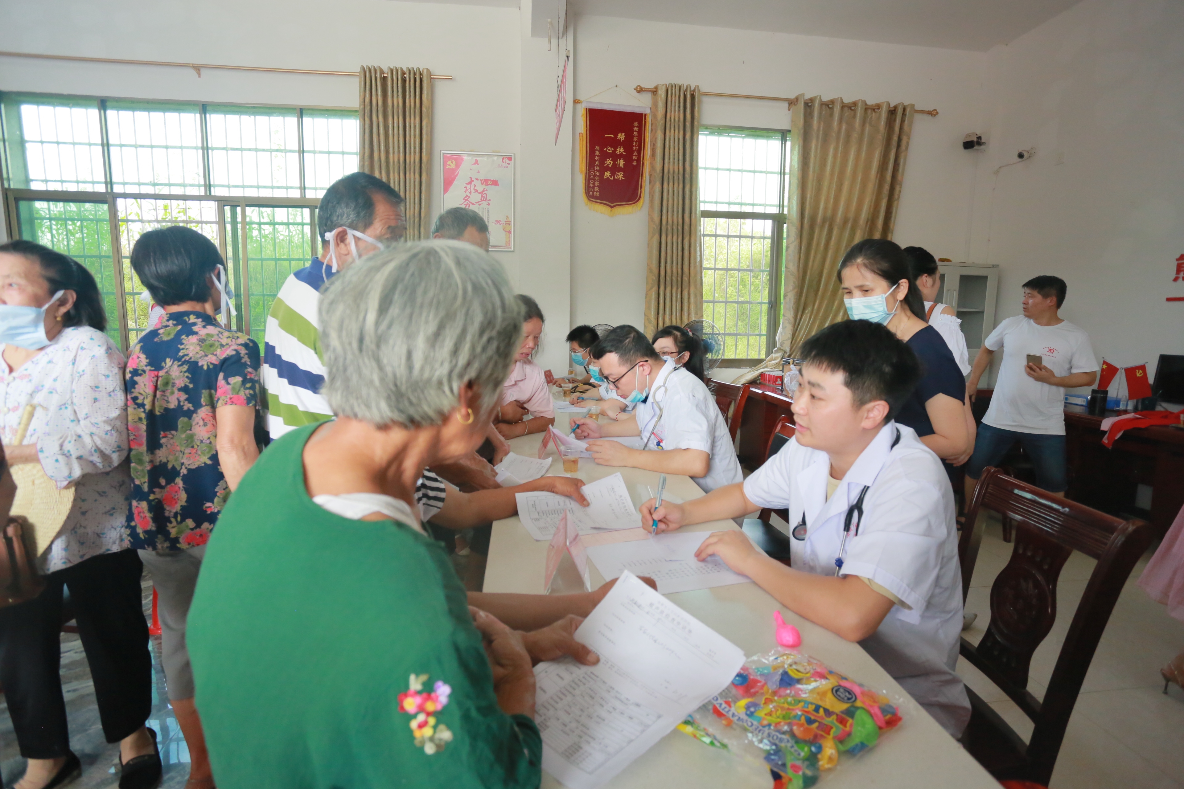 我院走入斗笠山镇熊家村义诊