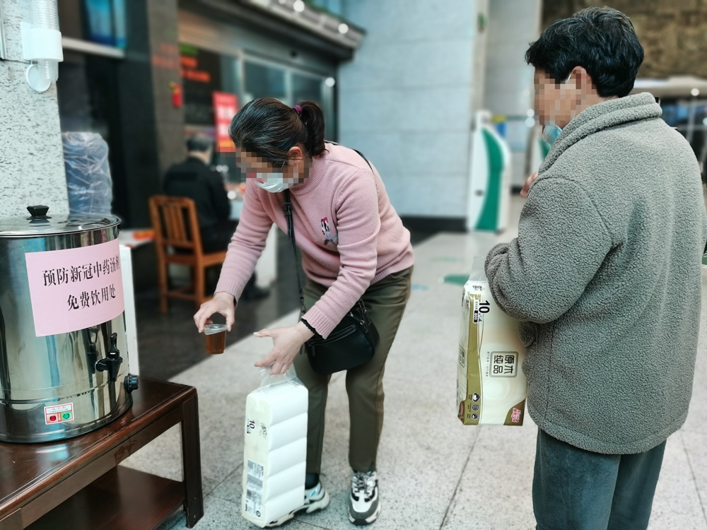 我院为病友免费提供中药防疫汤剂