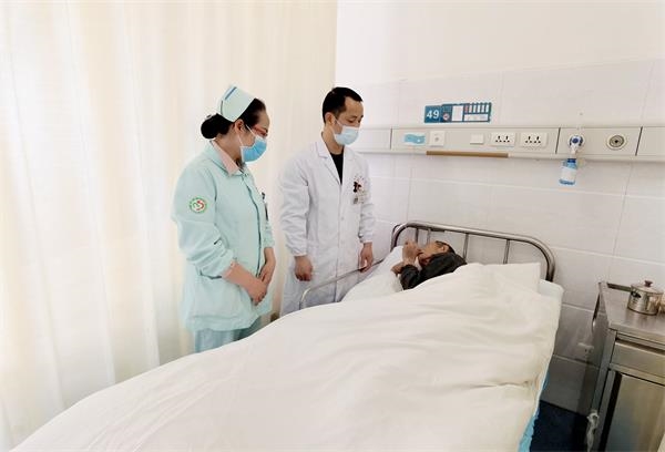 耄耋老人恶性肠梗阻专家妙手施治除病患