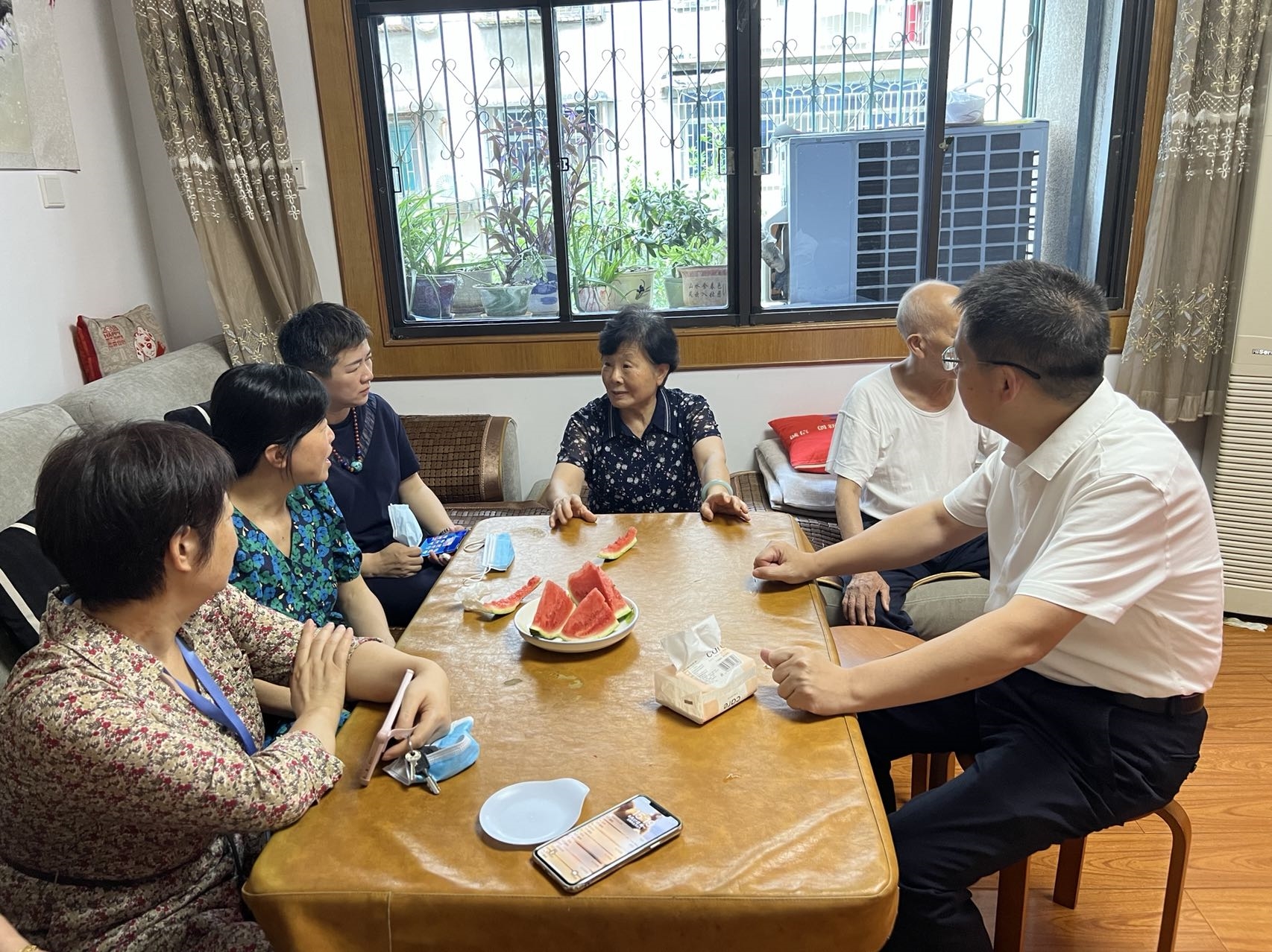 我院11名老党员获“光荣在党50年”纪念章