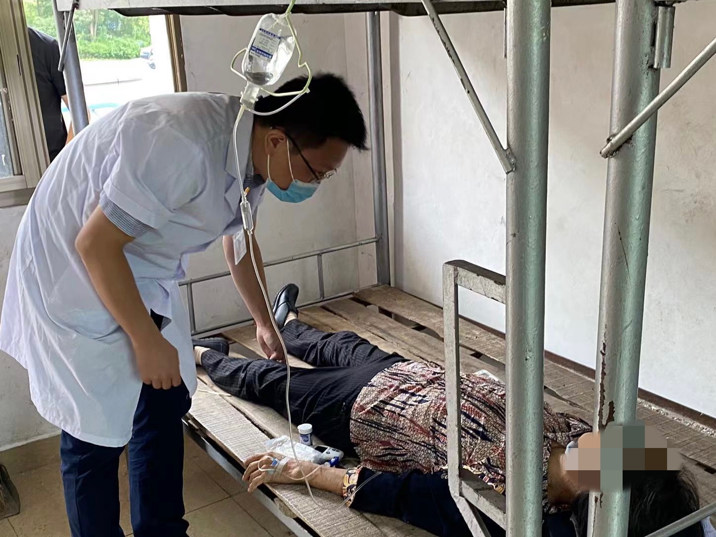 老人心肌梗死突发告危专家接力救治化险为夷