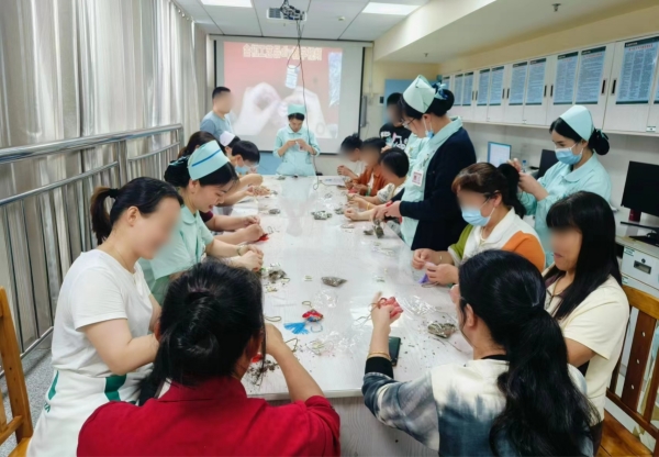 淡淡香囊味 浓浓医患情