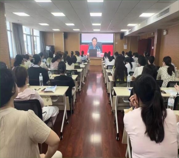强化师资队伍建设 提升护理教学质量