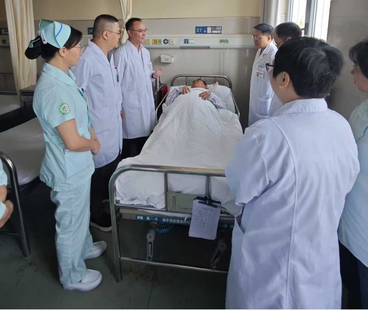 【国家区域医疗中心建设】创伤小、恢复快：顶级专家“家门口”完成前列腺癌根治术